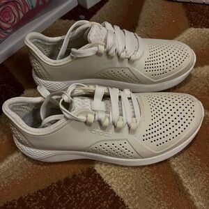 Lite ride tennis shoes by Crocs